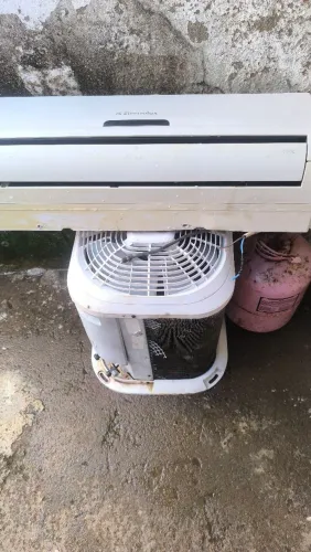AR CONDICIONADO 9 MIL BTUS ELECTROLUX