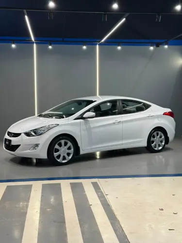 Hyundai Elantra GLS 1.8 16V Aut. 2013