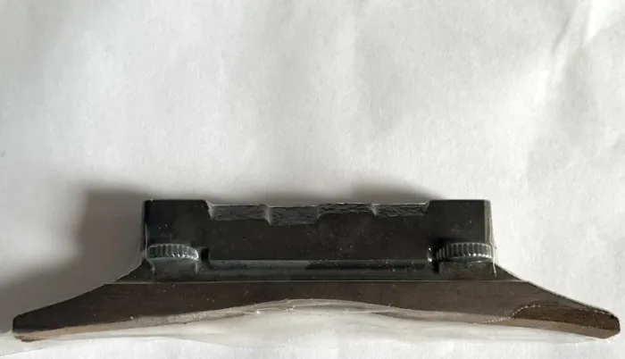 Ponte de bandolim ajustável Allparts MB-0508 com tampo compensado e plugue de 1\8"