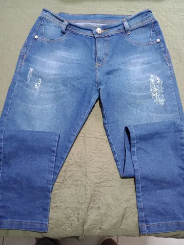 Calças jeans feminina.