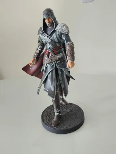 Estátua Assassin's Creed Black Ezio Action Figure Ezio Auditore 22 cm