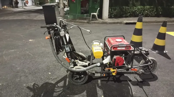 Cetec - Máquina de demarcação viária Airless