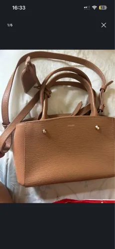 Bolsa Arezzo usada apenas 3 vezes, tamanho mediano 
