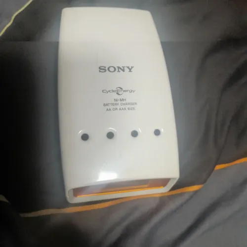 Carregador de pilhas sony