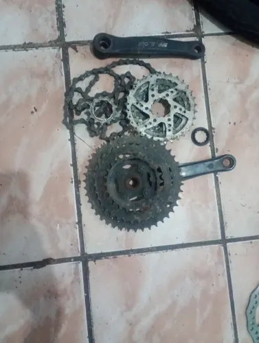 Vende-se peças de bicicleta