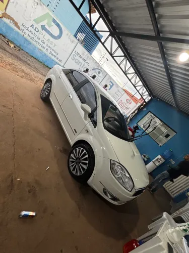 Fiat Linea Essence Dualogic 1.8 Flex 16V 4P 2014