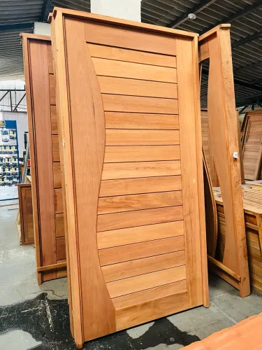 PORTA PIVOTANTE EM MADEIRA - Valor a vista