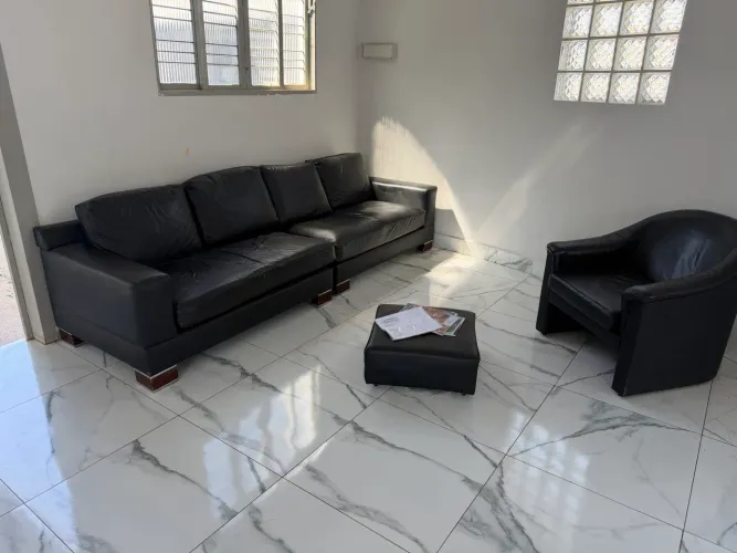 Sofá recepção escritório barbearia espera semi novo