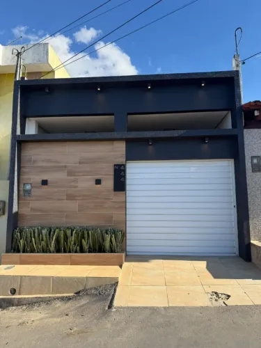 ALUGA-SE CASA EM CARPINA 110M² 2 QUARTOS 1 SUÍTE COM CLOSET QUARTINHO MAIS ESCRITORIO