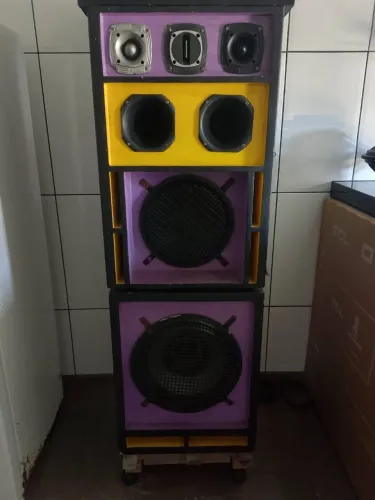Radiola e aparelhagem de mesa de som