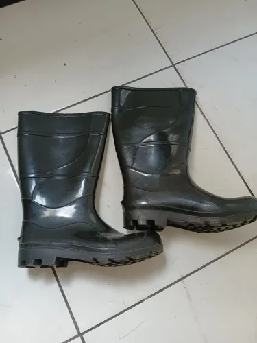 Bota. Tamanho 42
