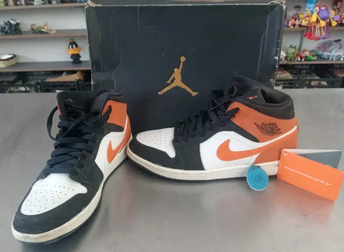 Air Jordan 1 Mid "Shattered Backboard