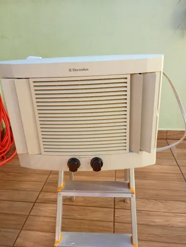 Vendo ar condicionado de janela Electrolux 7500 BTUs 220 vt em ótimo estado de conservaça