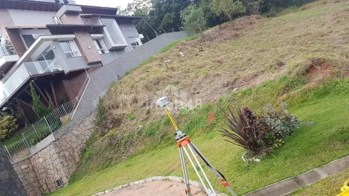 ? Terreno em Pedra Branca - 369m² em Bairro Planejado e Valorizado!