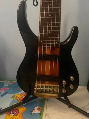 Contrabaixo Tagima e cubo para contrabaixo, tudo em perfeito estado!