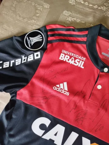 CAMISA DO FLAMENGO AUTOGRAFADA POR VÁRIOS JOGADORES