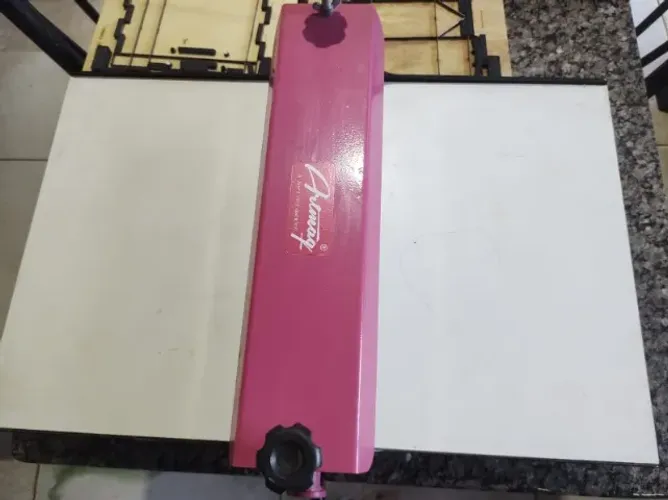 VENDO MAQUINA DE CORTE E VINCO E 5 FACAS