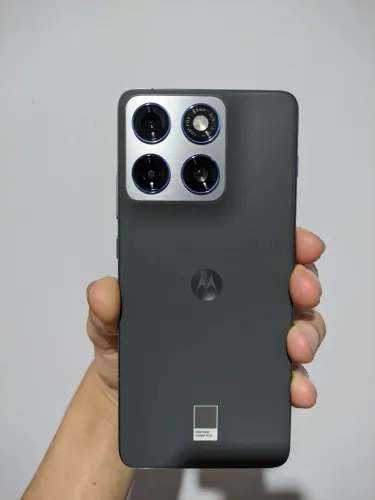 Motorola Edge 70 + Samsung Galaxy Buds 3 Pro