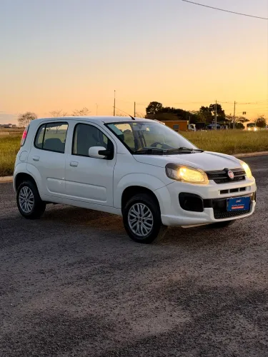Fiat Uno Attractive 1.0 EVO Fire Flex 8V 5P 2021