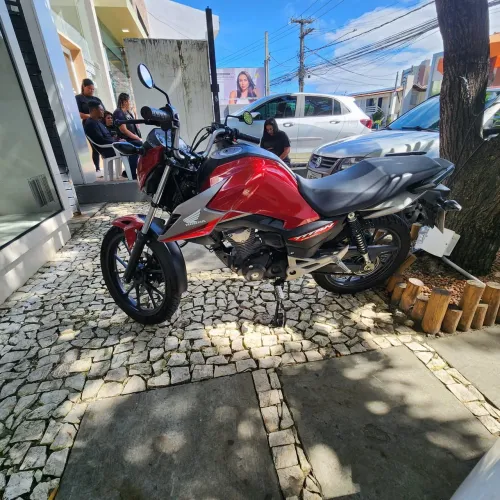 titan vermelha