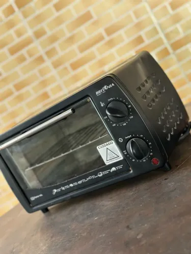 Forno elétrico 10 L Britânia 