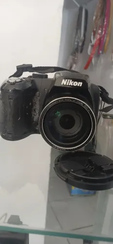 Câmera fotográfica profissional funcionando bem