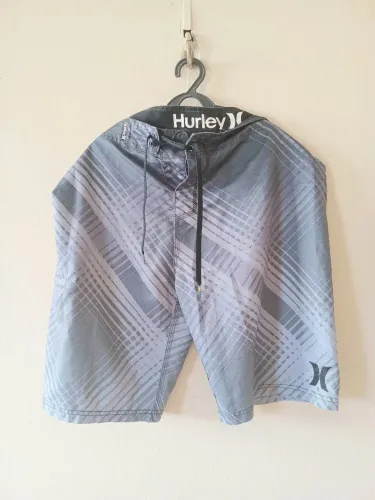 Bermuda/ Camiseta/Boné
