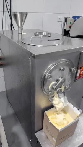 Vendo máquina descontinua produtora de sorvete e açaí 180 a 200 litros hora, oportunidade 