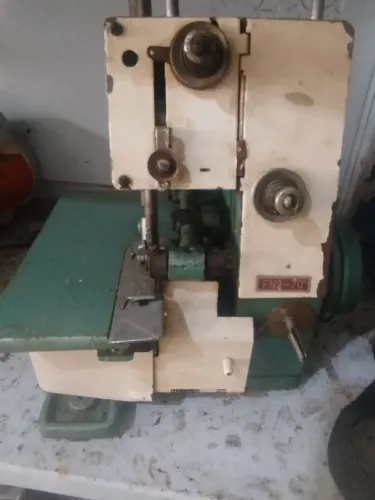 Máquina overloque