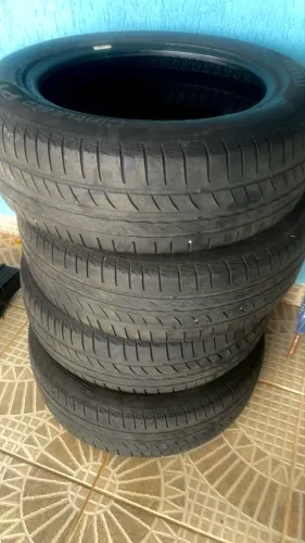  2 Pneus Pirelli em Ótimo estado