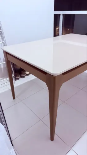 Mesa de madeira 135x90 com tampo de vidro laqueado 
