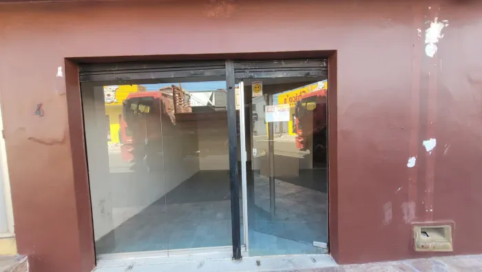 Ponto Comercial para Alugar - Loja com Balcão, Estoque e Banheiro