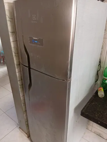 Vendo geladeira eletrolu