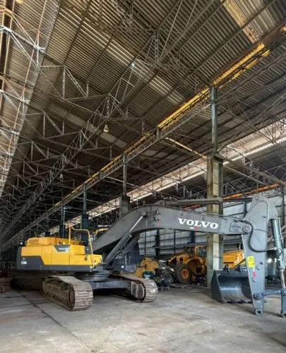 ESCAVADEIRA VOLVO EC380 LOCAÇAO