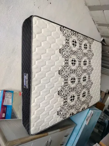 Colchao semi novo