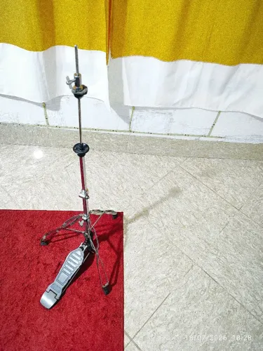 Máquina de chimbal Michael usada  mínimo detalhes simples 