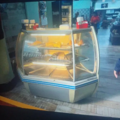 Vitrine grande muito boa pra vender de salgado fritos e assado