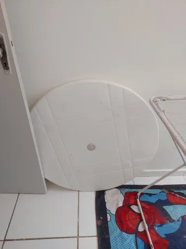 Mesa Redonda de Plástico Branca