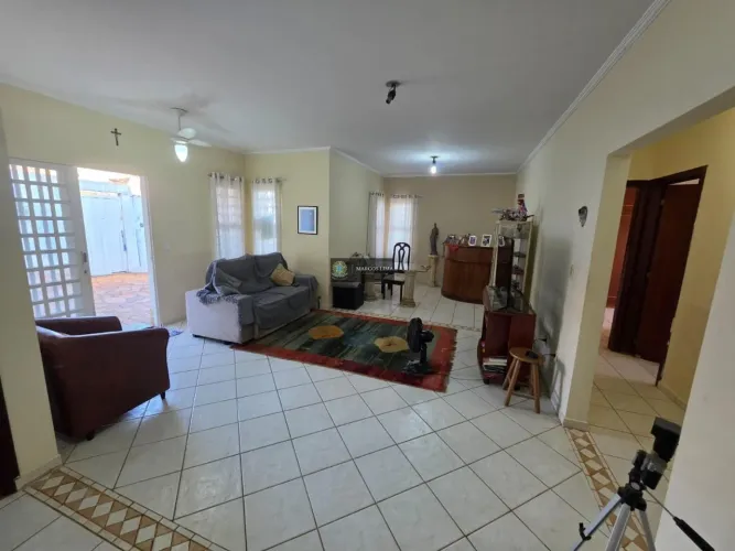 Casa para Venda em Campinas, Parque das Flores, 2 dormitórios, 1 suíte, 2 banheiros, 5 vag