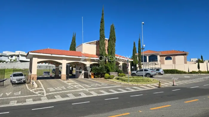 Terreno à venda em condomínio fechado em Valinhos/SP