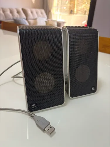 Caixa de Som 2.1 Logitech