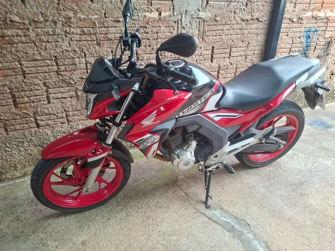 Moto de leilão