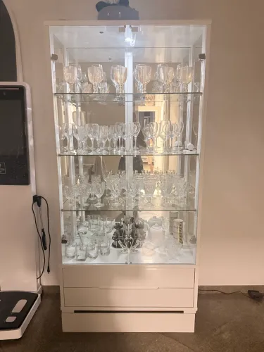 RACK COM PAINEL + CRISTALEIRA - MÓVEIS DE ALTO PADRÃO