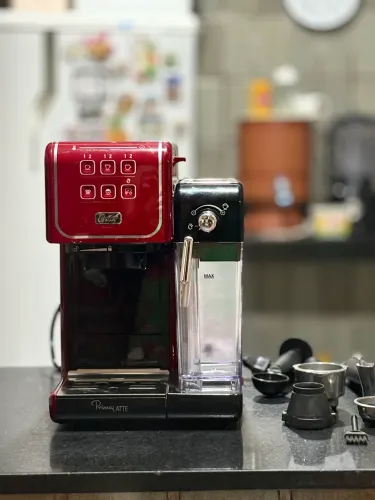 Cafeteira Espresso Oster PrimaLatte Touch Red para Cápsula, Pó e Sachê - 220V