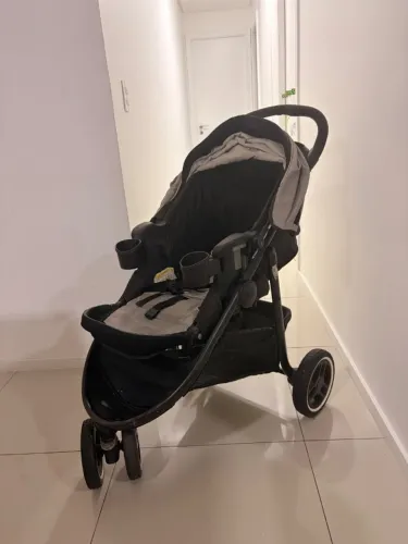 Carrinho de bebê Graco + bebê conforto compatível