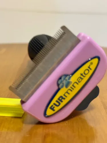 Escova para gatos FURMINATOR pelos medios