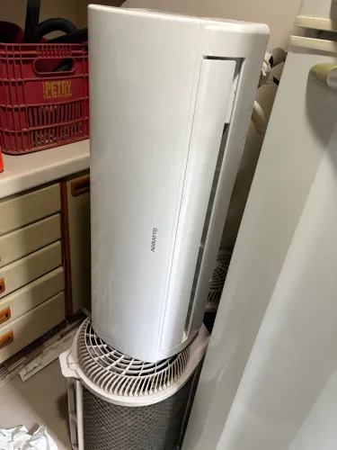 Ar condicionado para tempos de verão intenso com apenas 2 anos de uso.
