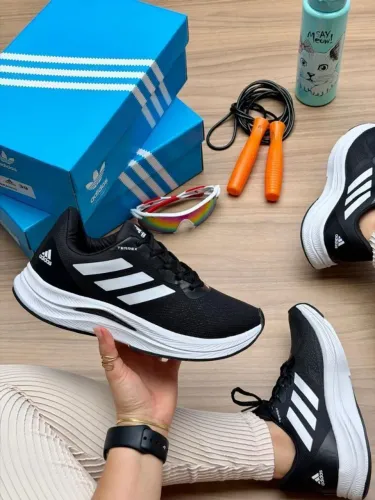 Tênis Adidas 