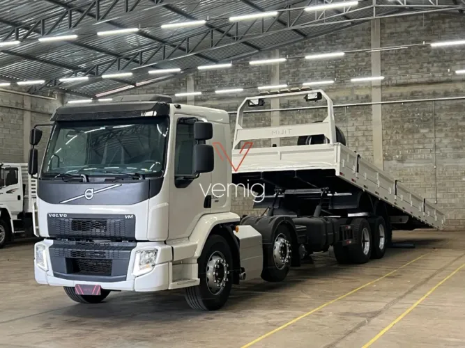 Caminhão Volvo Vm330 Bitruck 8x2 Prancha Reboque Plataforma Guincho Vm 330