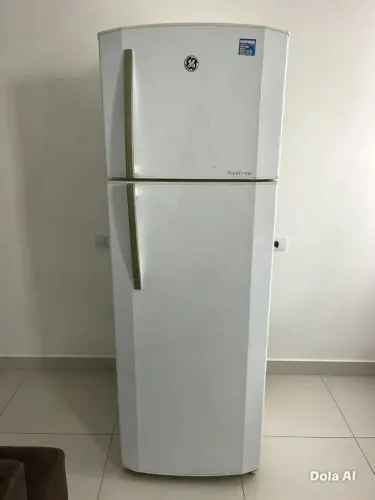 Vende se geladeira 